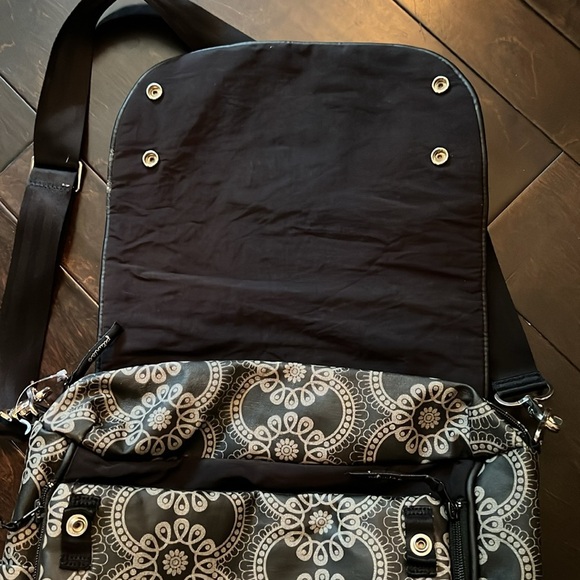 Petunia Pickle Bottom bag - Picture 8 of 12